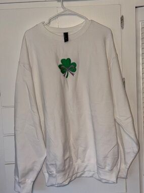 Men's White Crewneck Sweatshirt with Green Shamrock Embroidery